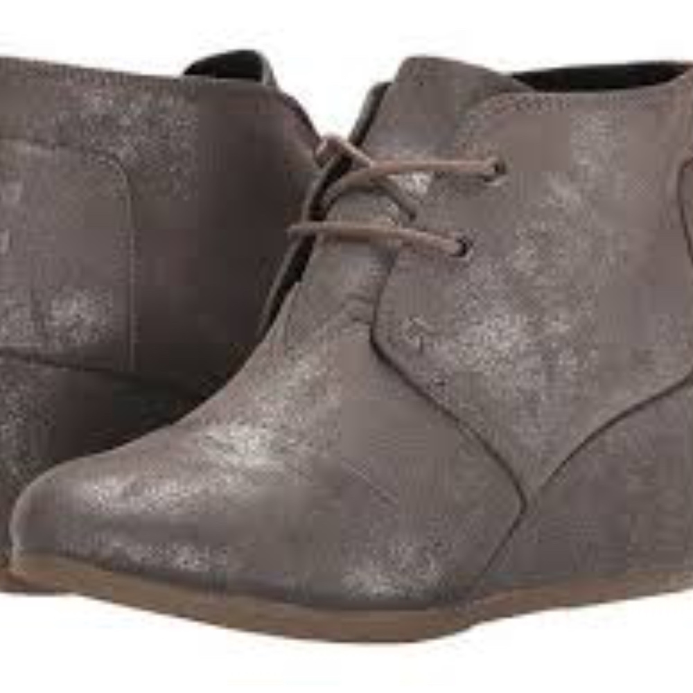 Toms metallic grey desert wedges